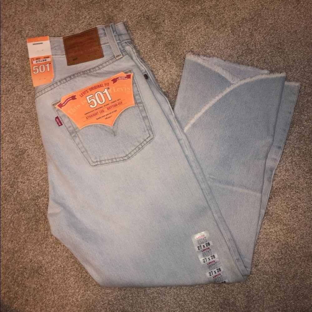Levis 501 light wash jeans